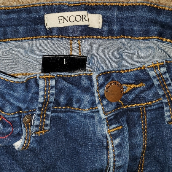 Jean - Picture 2 of 2